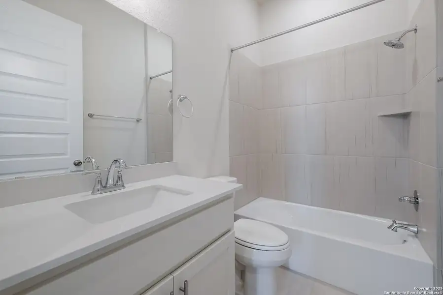 Furnished interior view inside a new home in Meyer Ranch, New Braunfels (Image 4). Furnished interior view inside a new home in Meyer Ranch, New Braunfels (Image 4).