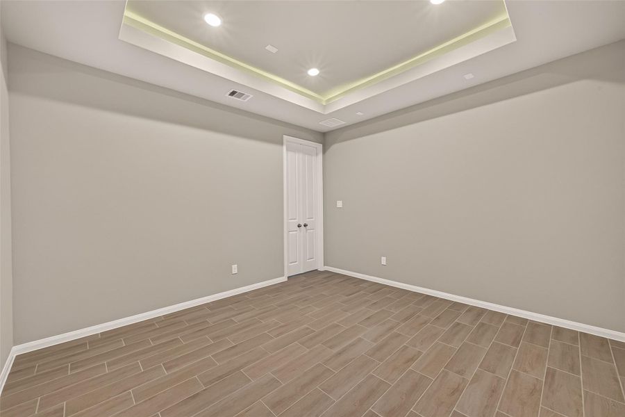 Spacious, unfurnished interior of a new home in , Richmond (Image 33).