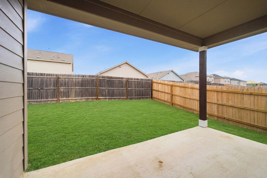 Exterior details and patio area of a home in Notting Hill, Converse (Image 4).