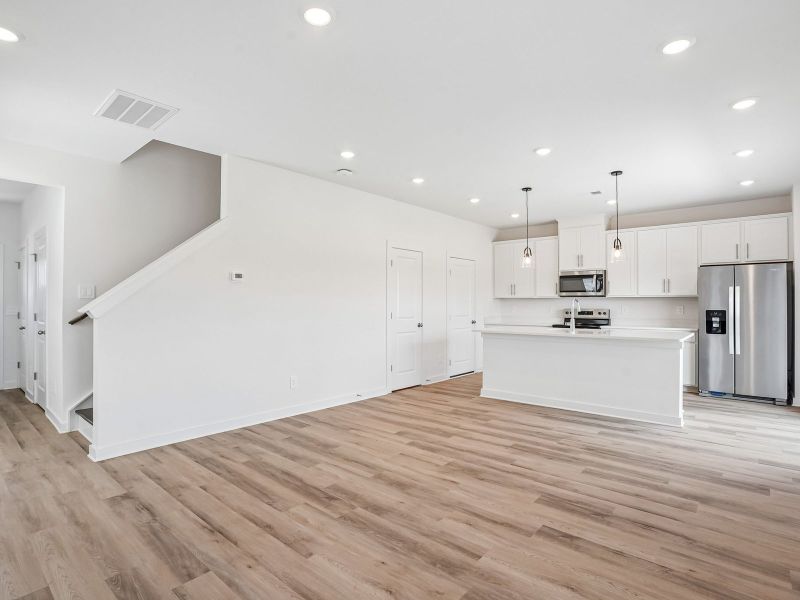 Spacious, unfurnished interior of a new home in Crestview - Ridge Series, Hermitage (Image 9).