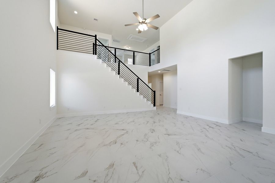 Spacious, unfurnished interior of a new home in Cielo, Conroe (Image 48).
