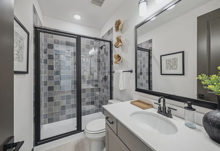 Plan 4069 Bath 2 - Staged - 17 of 25