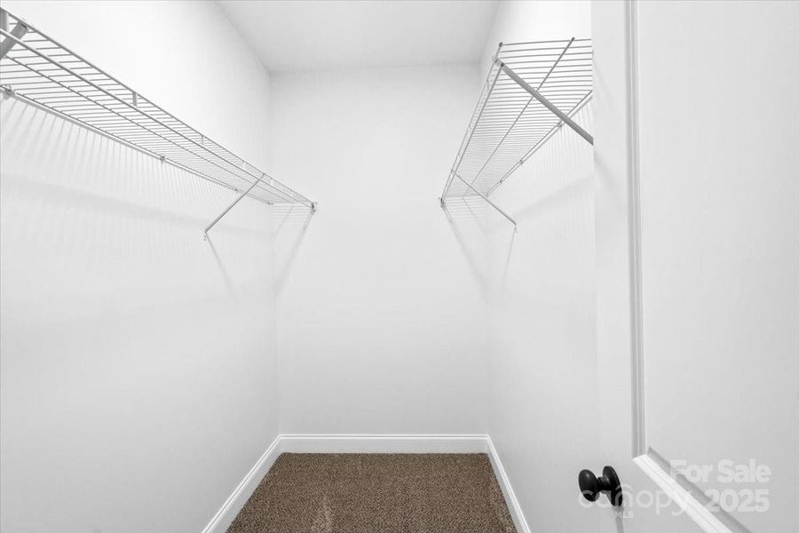 Walk-in Closet Walk-in Closet