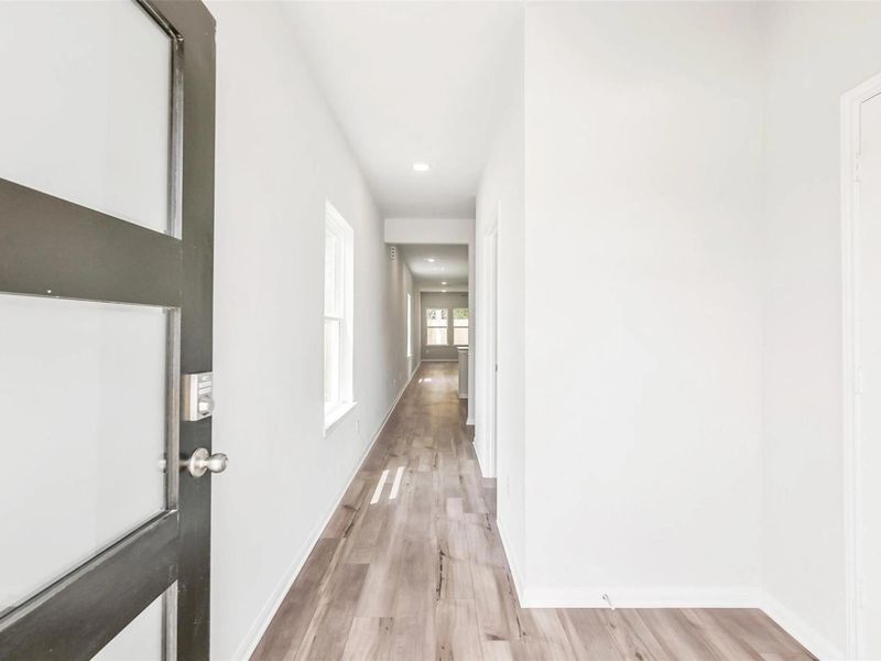 Spacious, unfurnished interior of a new home in Caney Creek Place, Conroe (Image 15).