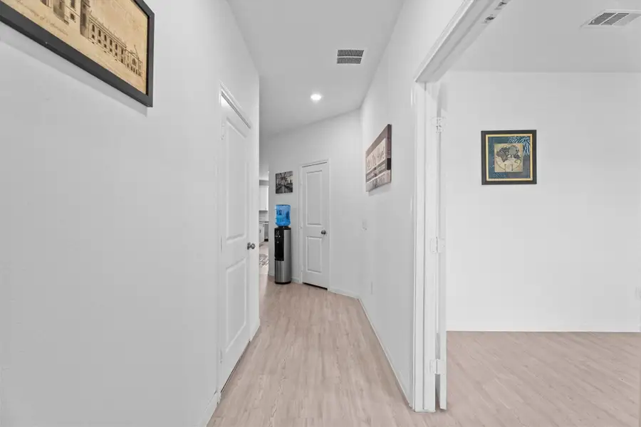 Spacious, unfurnished interior of a new home in , Crosby (Image 23).