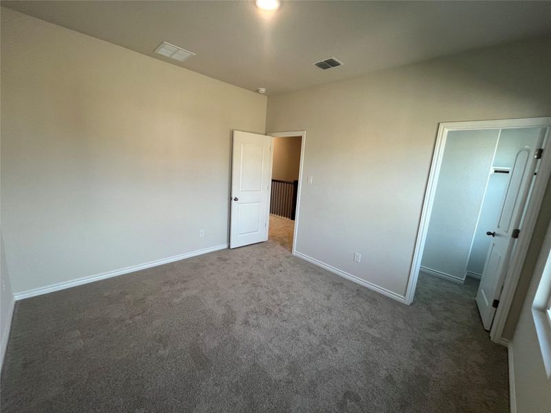 Spacious, unfurnished interior of a new home in Lariat, Liberty Hill (Image 29).