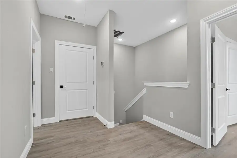 Spacious, unfurnished interior of a new home in , Grand Prairie (Image 29).