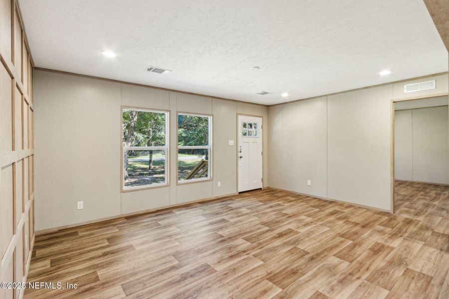 Spacious, unfurnished interior of a new home in , Yulee (Image 15).