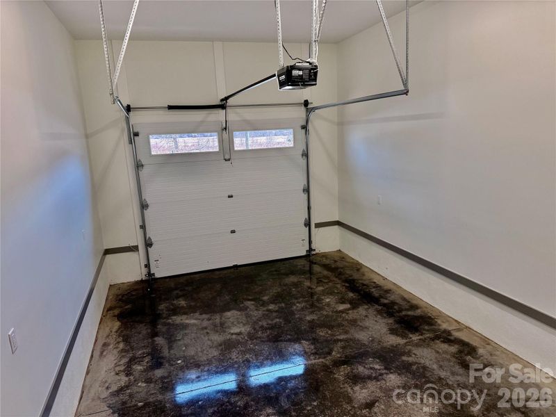 Spacious, unfurnished interior of a new home in , Brevard (Image 26).