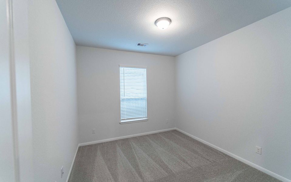 Spacious, unfurnished interior of a new home in Lago Mar, Texas City (Image 13).