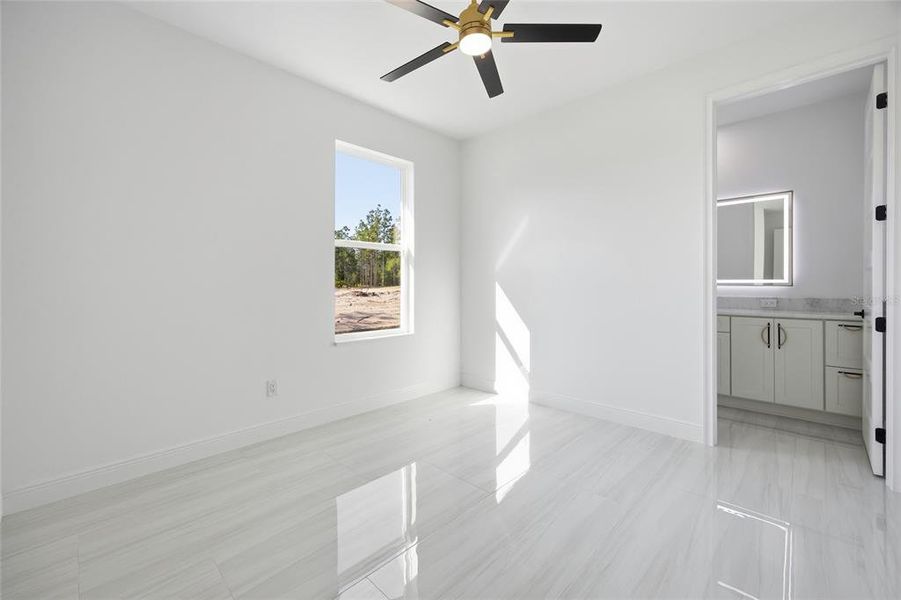 Spacious, unfurnished interior of a new home in , Ocala (Image 40).