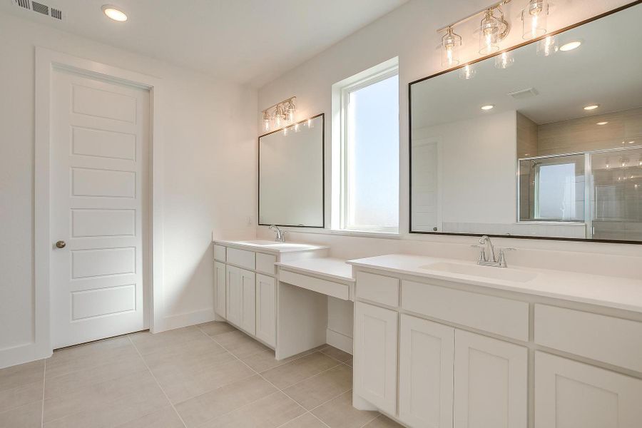 Representative furnished interior of a home built from the Eleanor by Graham Hart Home Builder in Sweetgrass, Haslet (Image 7).