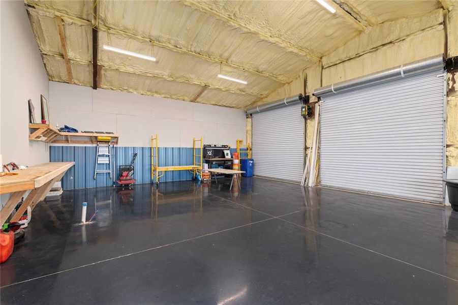 Community amenities in , Bangs (Image 27).