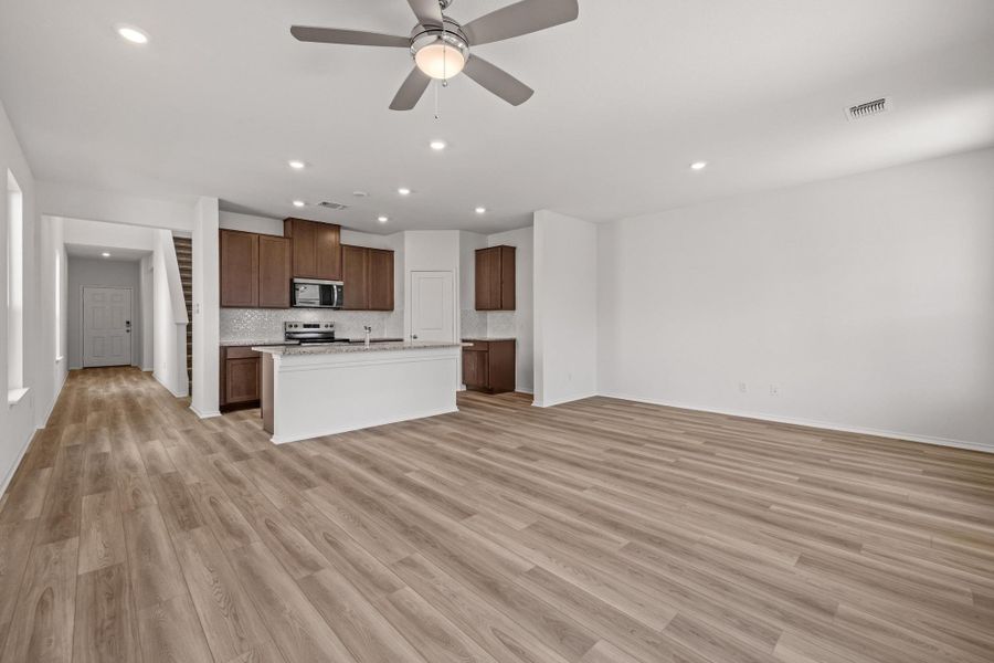 Spacious, unfurnished interior of a new home in Sonterra - Cool Water, Jarrell (Image 26).