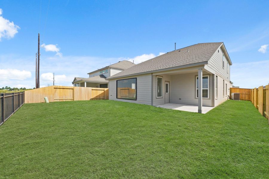 Exterior details and patio area of a home in Huntington Place, Rosharon (Image 2). Exterior details and patio area of a home in Huntington Place, Rosharon (Image 2).
