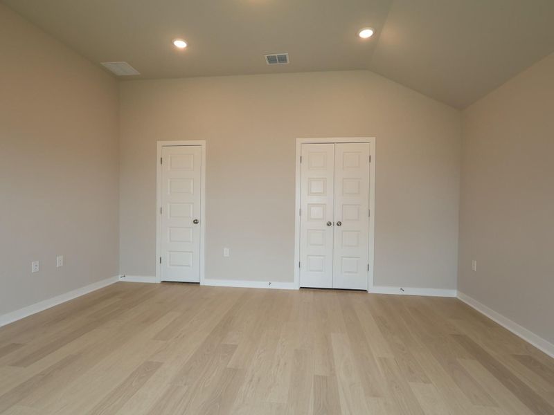 Spacious, unfurnished interior of a new home in Marble Creek Crossing, Austin (Image 3).