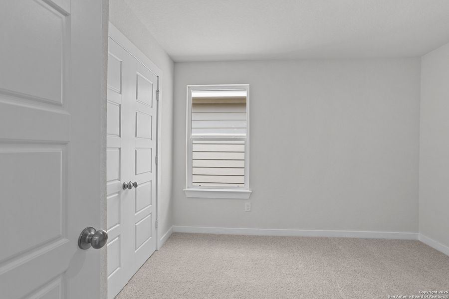Spacious, unfurnished interior of a new home in Senna, Leon Valley (Image 14).