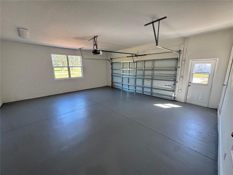 Spacious, unfurnished interior of a new home in , Dade City (Image 59).