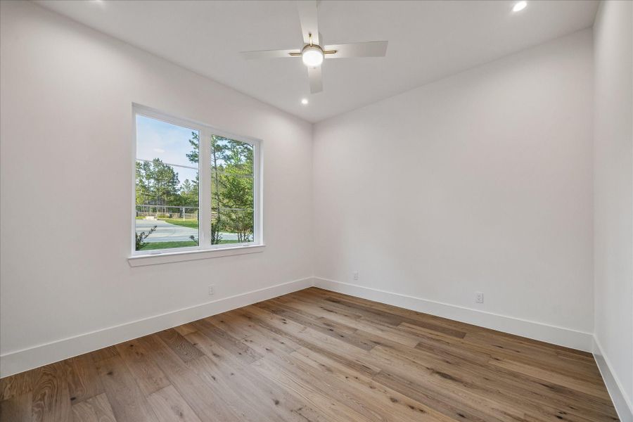Guest Bedroom (1st Floor)