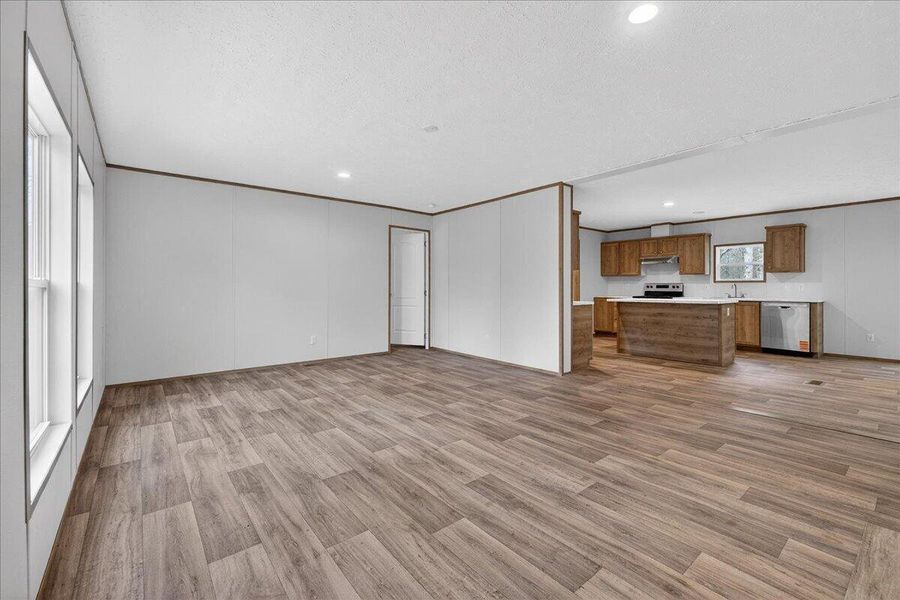 Spacious, unfurnished interior of a new home in , Walterboro (Image 33).