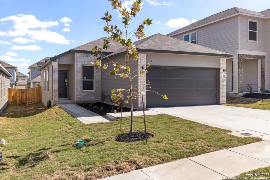 Image 7 of a home in Knox Ridge. Image 7 of a home in Knox Ridge.