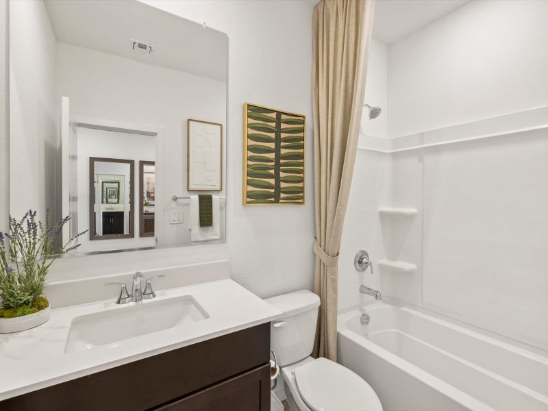 Secondary bathroom in Leslie floorplan at Teravalis Secondary bathroom in Leslie floorplan at Teravalis