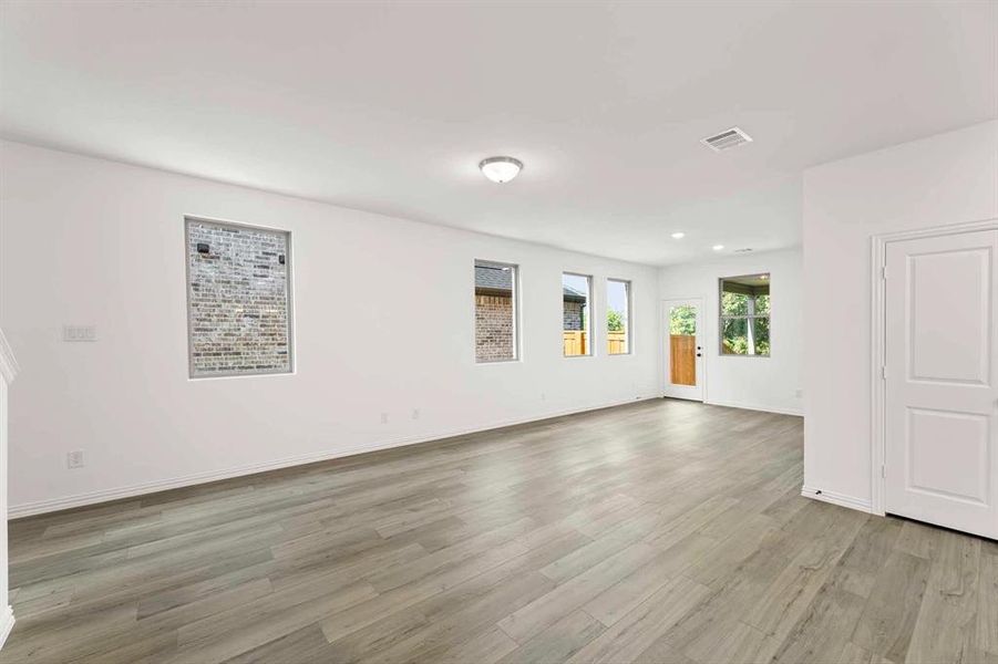 Spacious, unfurnished interior of a new home in Devonshire 40s, Forney (Image 18). Spacious, unfurnished interior of a new home in Devonshire 40s, Forney (Image 18).