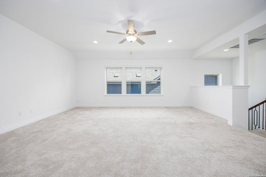 Spacious, unfurnished interior of a new home in Bison Ridge, San Antonio (Image 41).