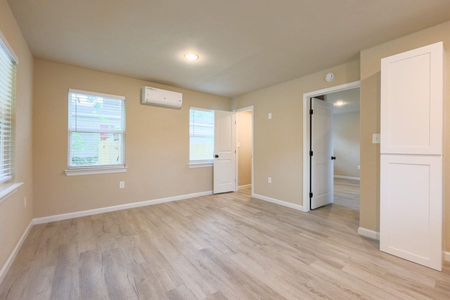 Spacious, unfurnished interior of a new home in , Baytown (Image 10).