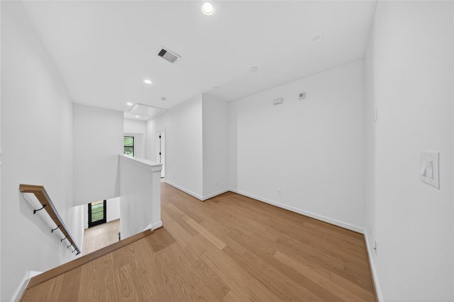 Spacious, unfurnished interior of a new home in , Houston (Image 18).