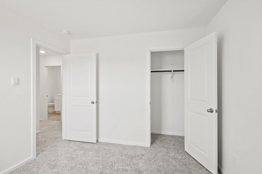 Spacious, unfurnished interior of a new home in Lexington Heights, Willis (Image 11).