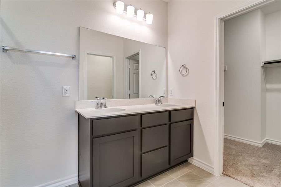Furnished interior view inside a new home in Cottonwood Creek, Seagoville (Image 8).