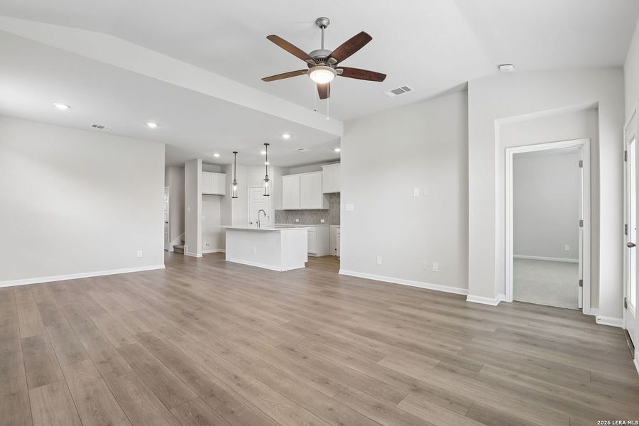 Spacious, unfurnished interior of a new home in Thomas Pond, San Antonio (Image 28).
