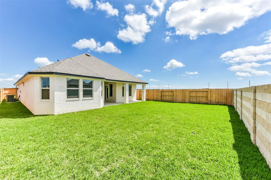 Exterior details and patio area of a home in River Ranch Meadows, Dayton (Image 27).