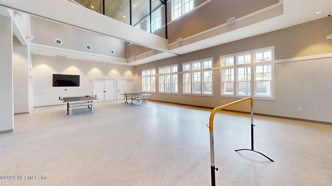 Spacious, unfurnished interior of a new home in , St. Johns (Image 5).