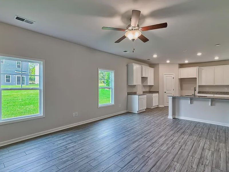 Spacious, unfurnished interior of a new home in Emanuel Creek, West Columbia (Image 7).