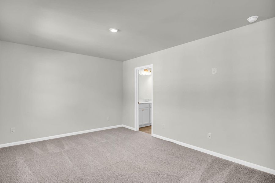 Spacious, unfurnished interior of a new home in Lakeview Commons, Goose Creek (Image 36).