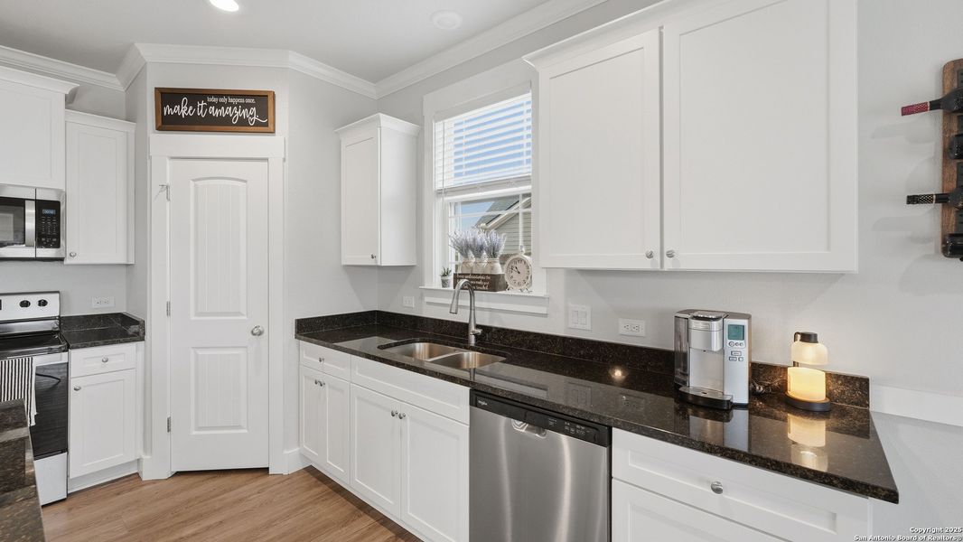 Furnished interior view inside a new home in , La Vernia (Image 13).