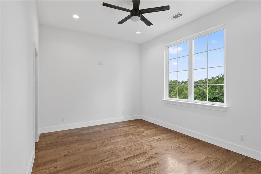 Spacious, unfurnished interior of a new home in , Dallas (Image 20).