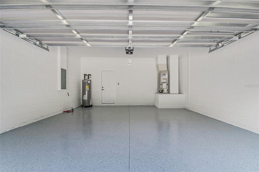 Spacious, unfurnished interior of a new home in , St. Cloud (Image 27).