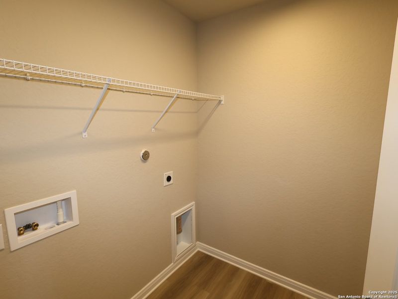 Spacious, unfurnished interior of a new home in Agave, San Antonio (Image 15).