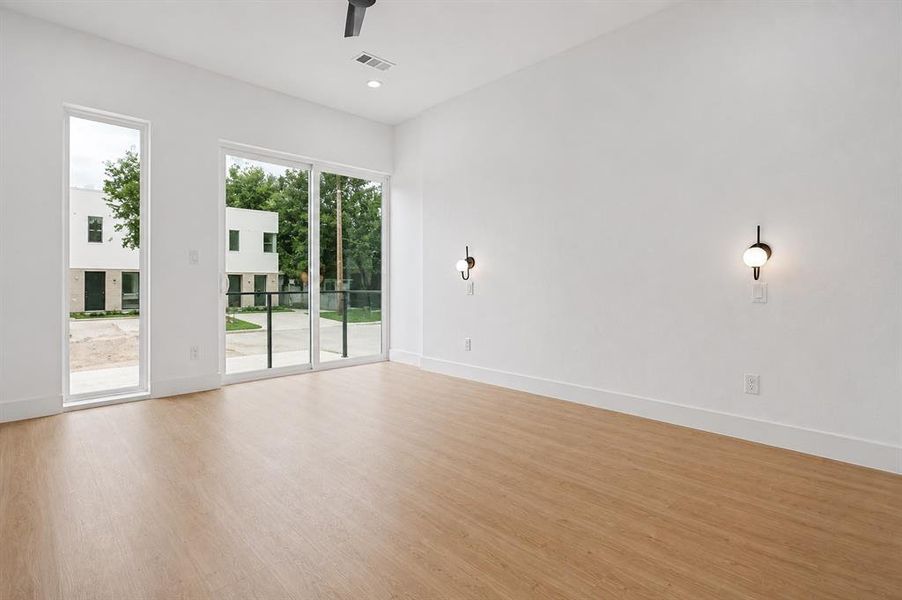 Spacious, unfurnished interior of a new home in , Dallas (Image 26).