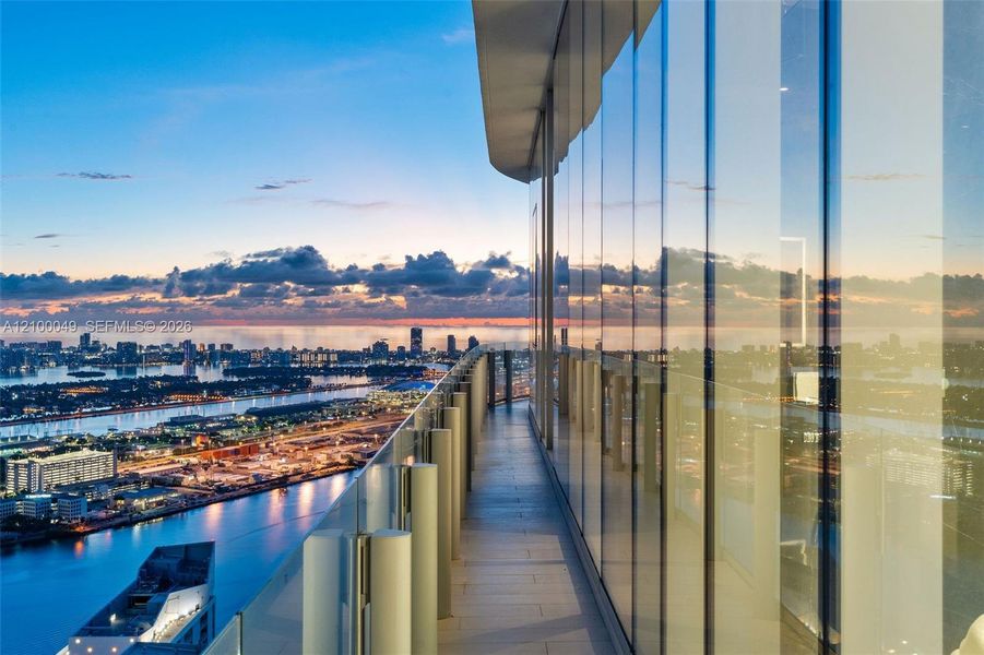 Condo located in Miami, FL showcasing its design and architecture (Image 4).