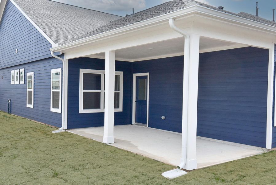 Exterior details and patio area of a home in Fulshear Lakes, Fulshear (Image 23).