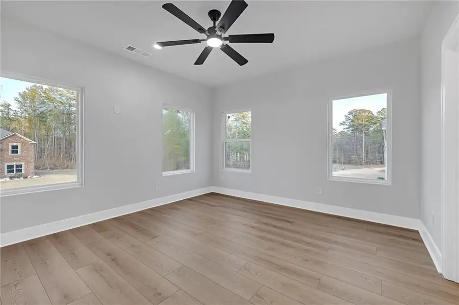 Spacious, unfurnished interior of a new home in , Oxford (Image 40).