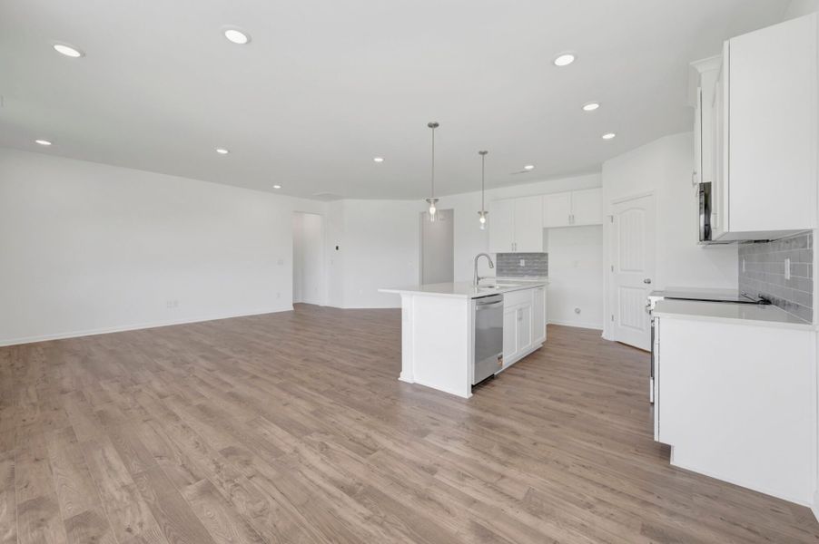 Spacious, unfurnished interior of a new home in Providence Creek, Fuquay Varina (Image 15).