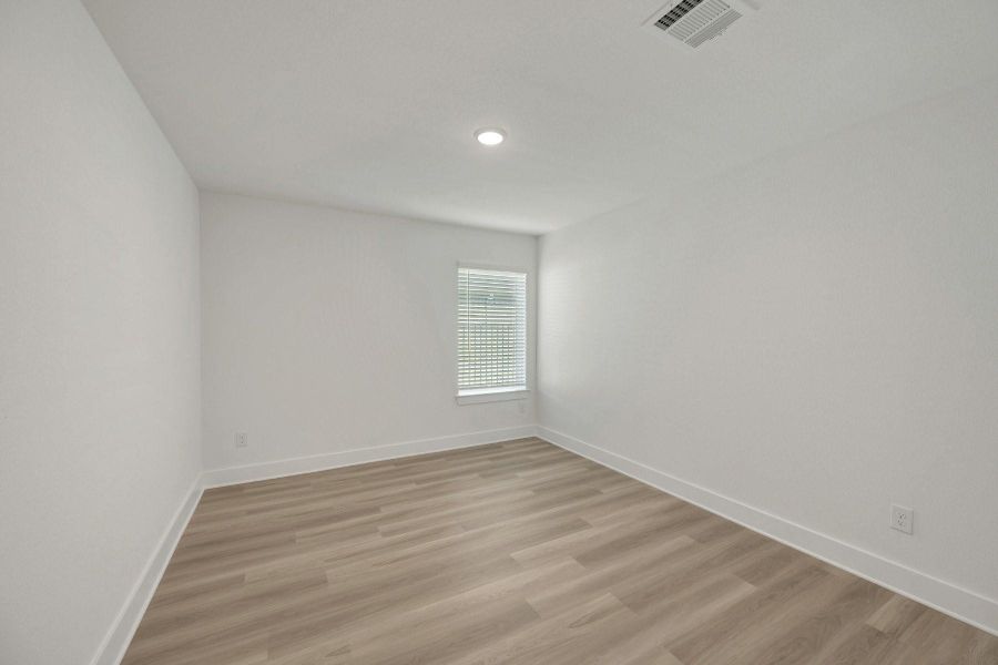 Spacious, unfurnished interior of a new home in Lago Mar, Santa Fe (Image 21).
