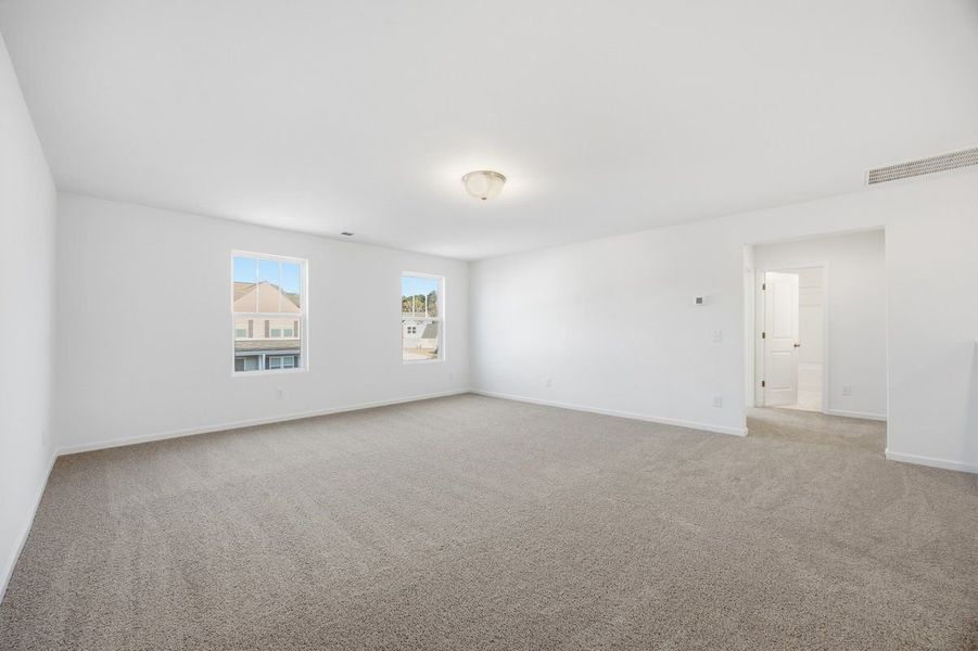 Spacious, unfurnished interior of a new home in Reeves Crossing, St. George (Image 13).
