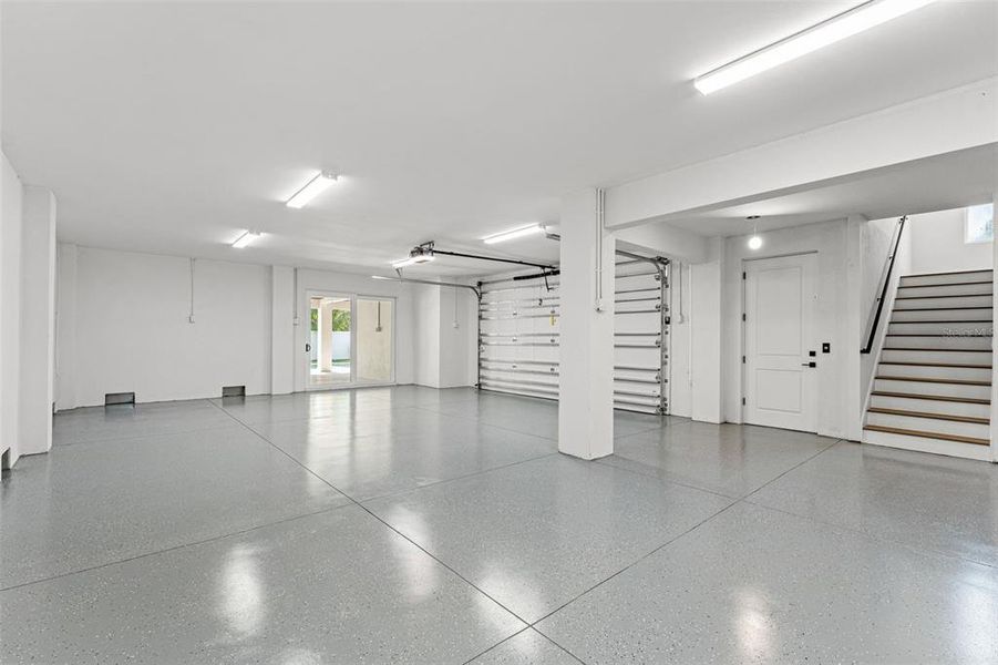 Spacious, unfurnished interior of a new home in , Tampa (Image 45).