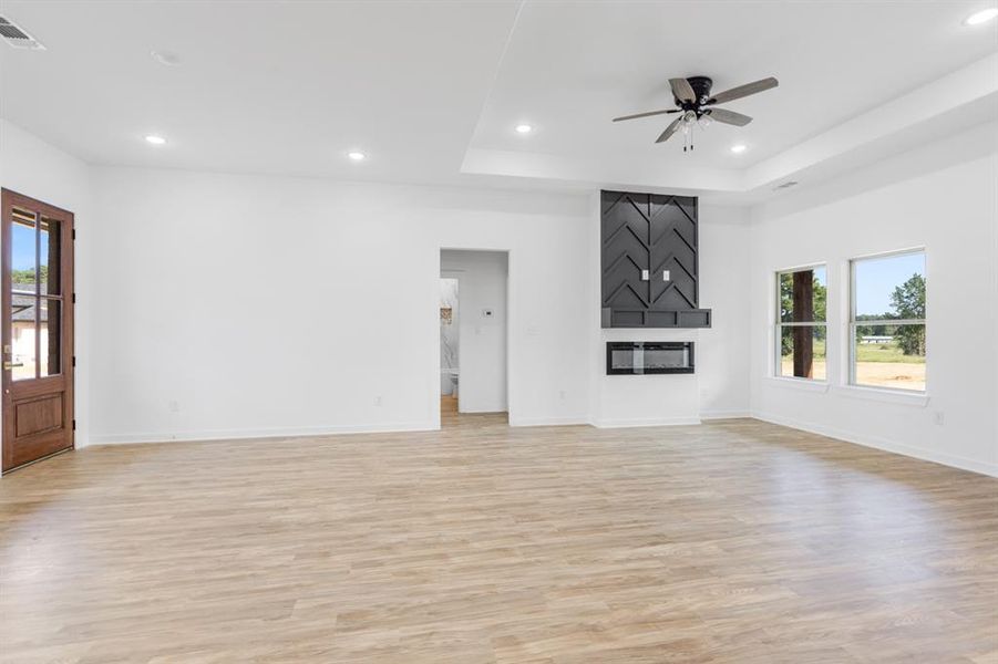 Spacious, unfurnished interior of a new home in , Pittsburg (Image 7).